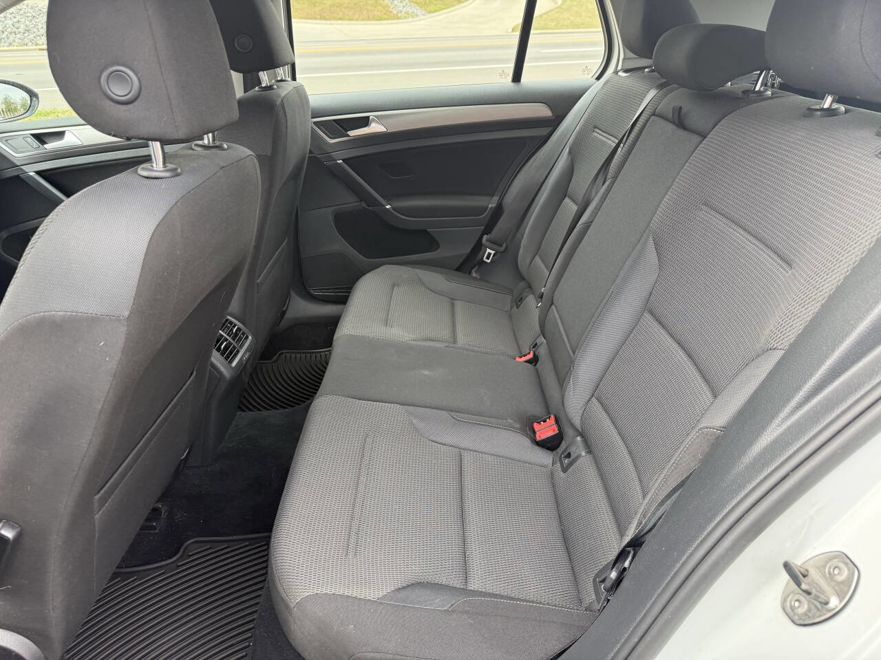 Used 2017 Volkswagen Golf S image 17