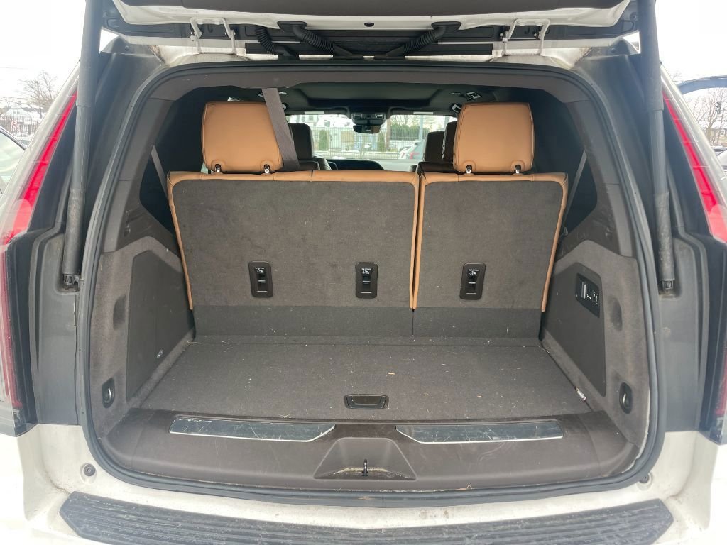 Used 2023 Cadillac Escalade Premium Luxury image 13
