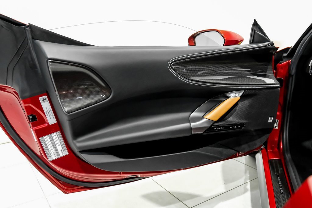 Used 2022 Ferrari SF90 Spider image 32