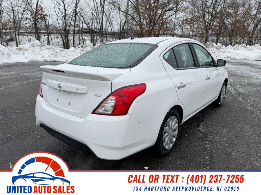 Used 2017 Nissan Versa SV image 5
