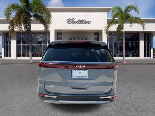 Used 2024 Kia Carnival EX image 12