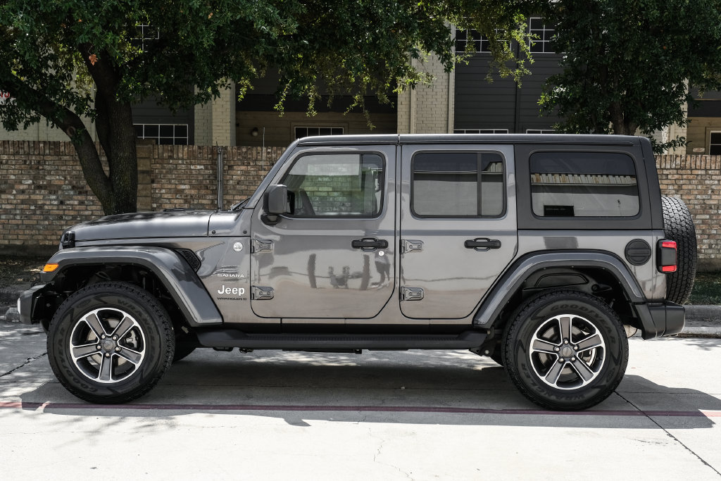 Used 2023 Jeep Wrangler Unlimited Sahara w/ LED Lighting Group AWD/4WD image 21