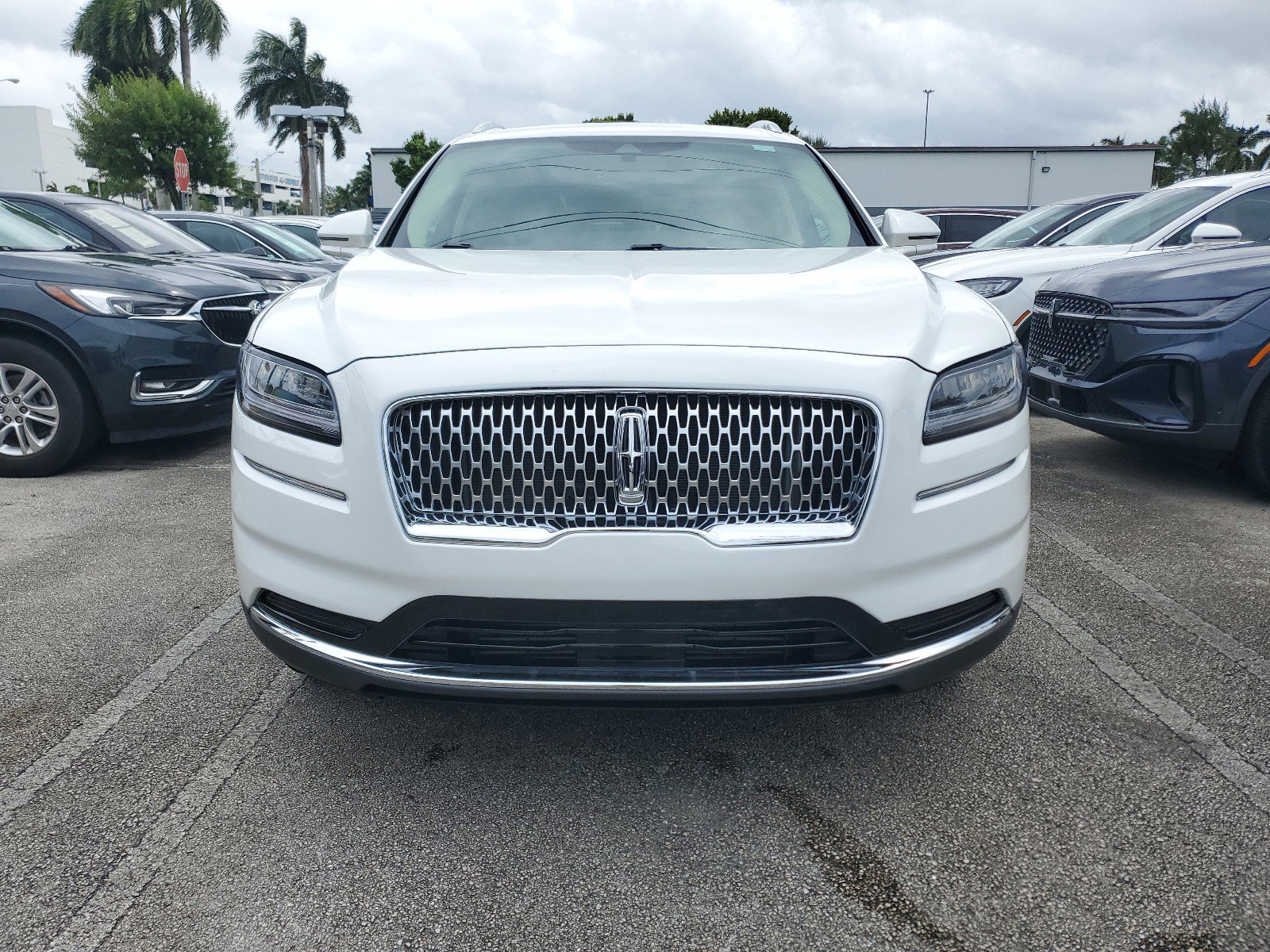 Used 2023 Lincoln Nautilus AWD w/ Premium Package image 2