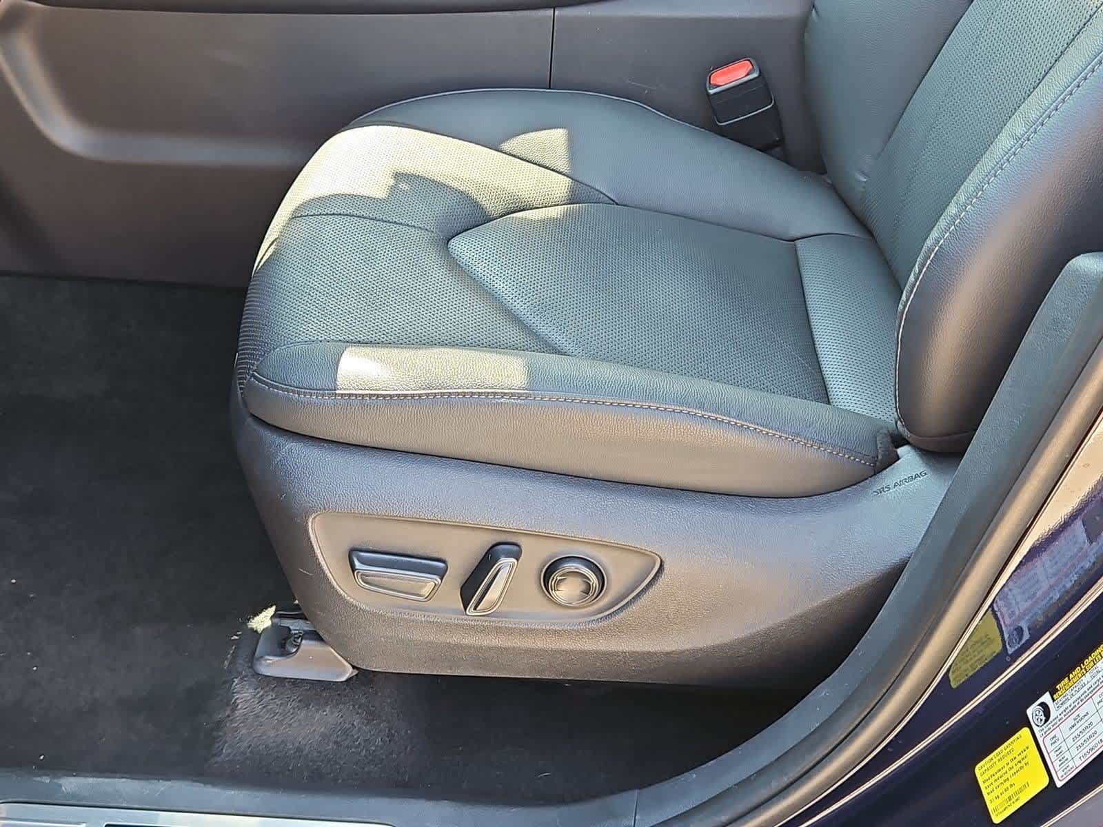 Used 2025 Toyota Grand Highlander AWD image 16