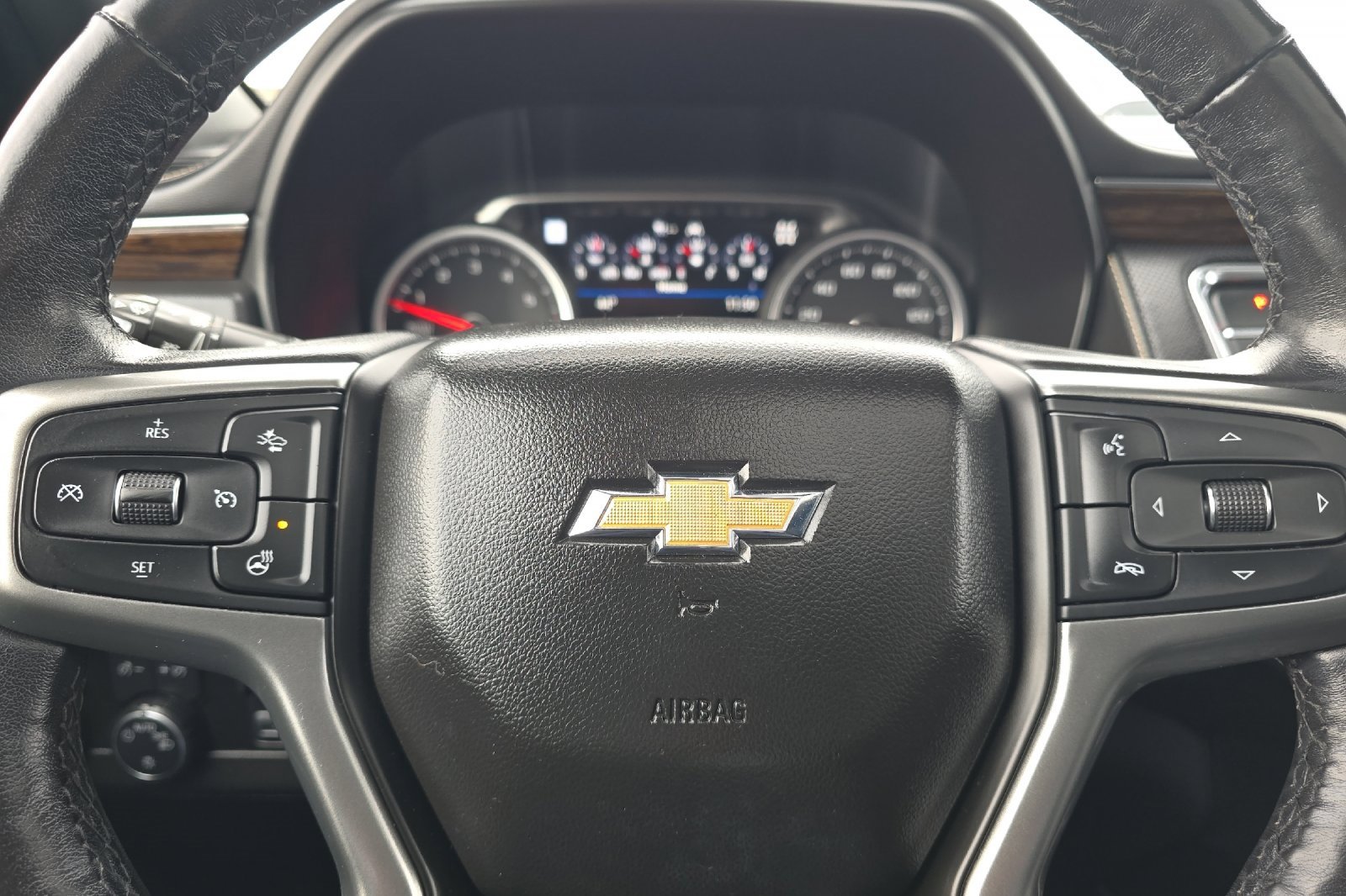 Used 2021 Chevrolet Suburban Premier w/ Premium Package image 25