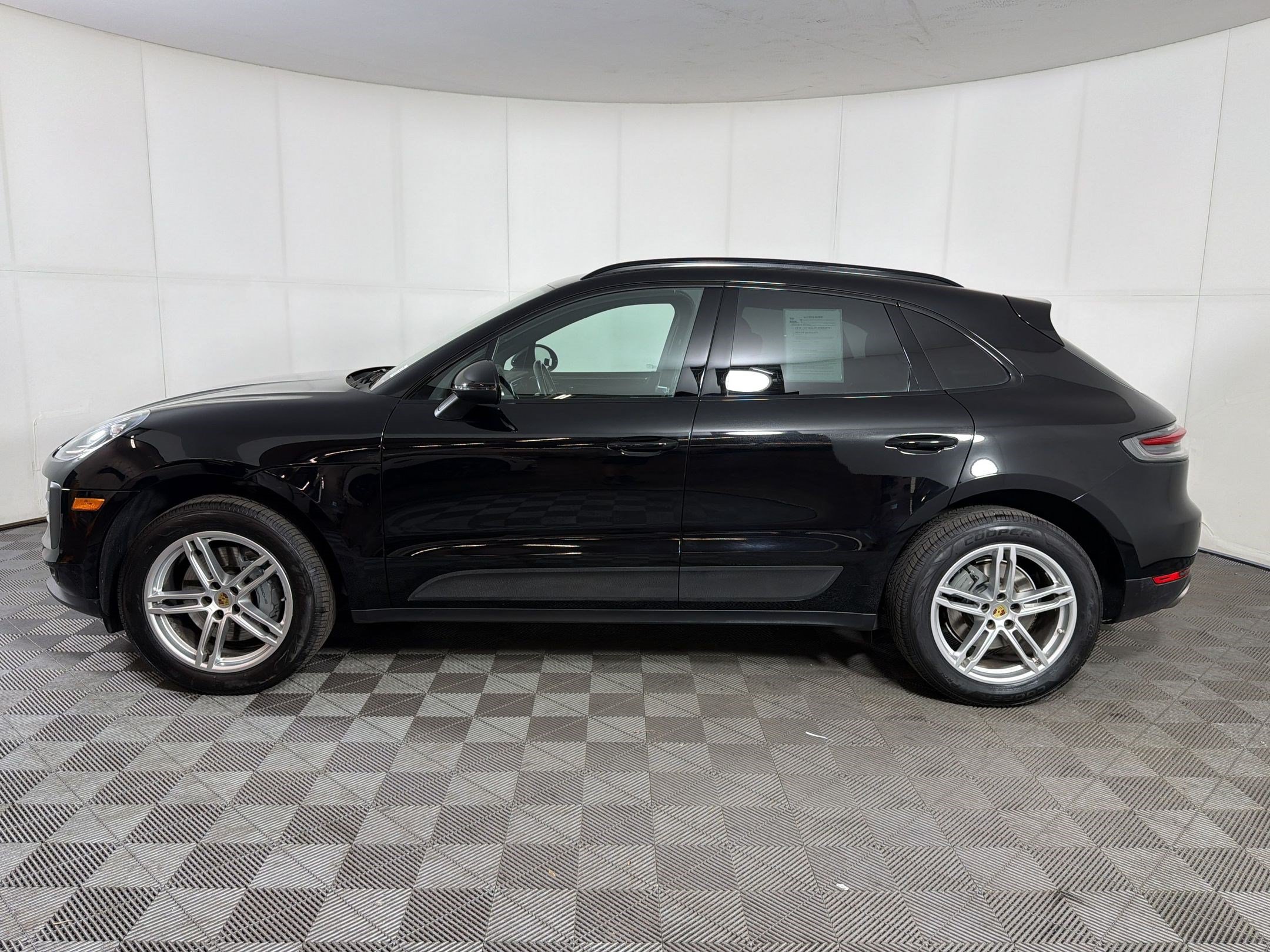 Used 2021 Porsche Macan S AWD/4WD image 2