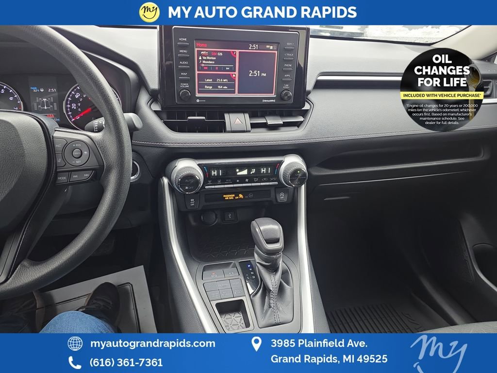 Used 2021 Toyota RAV4 XLE image 19