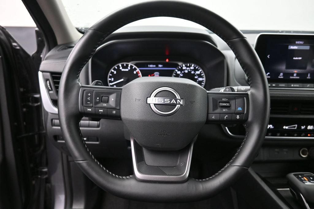 Used 2025 Nissan Rogue SV FWD image 25