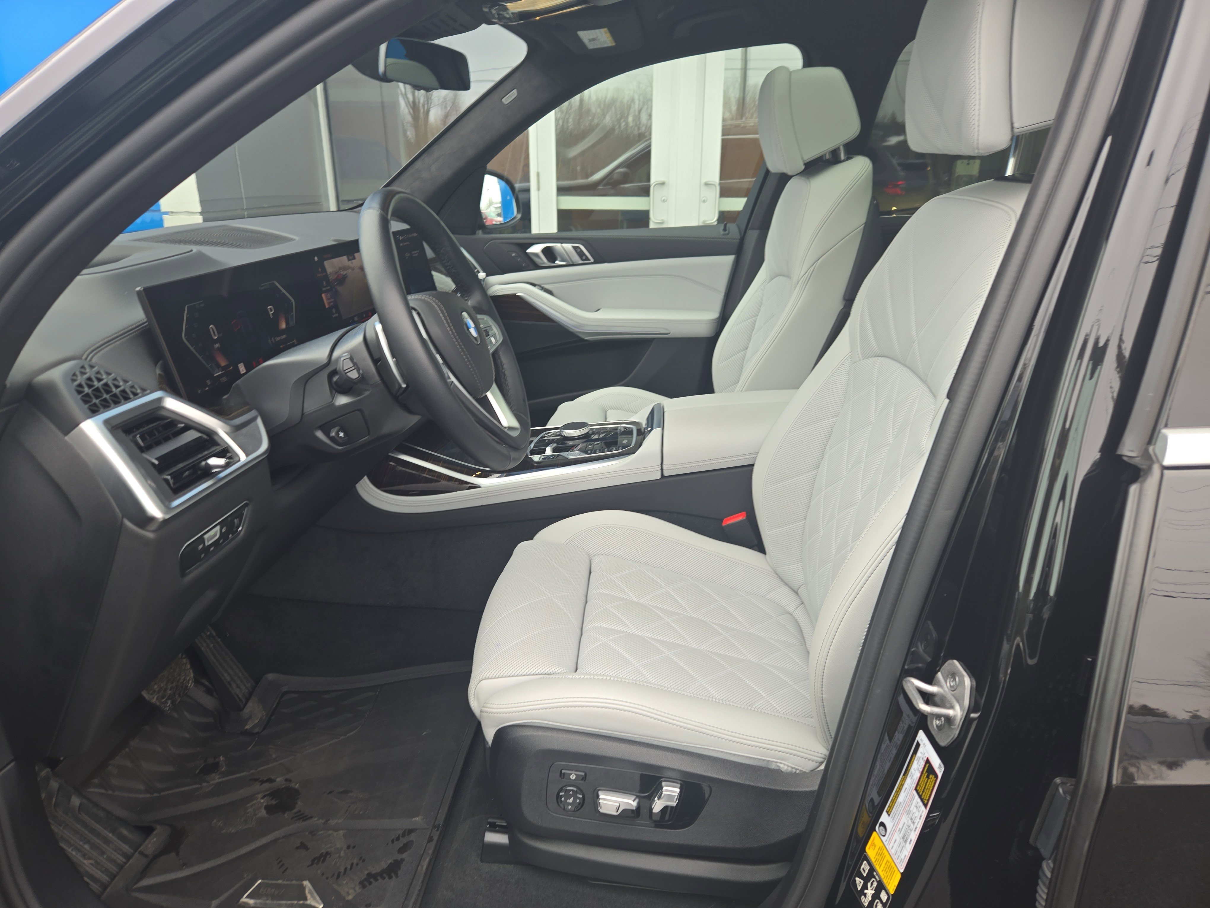 Used 2023 BMW X7 xDrive40i image 5