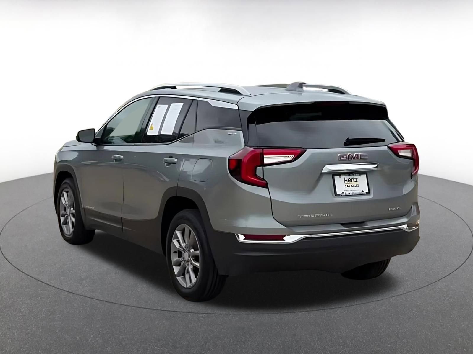 Used 2024 GMC Terrain SLT image 11