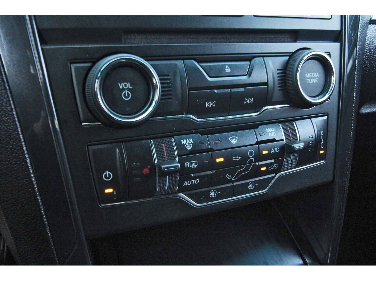 Used 2017 Ford Explorer XLT w/ Equipment Group 202A image 28