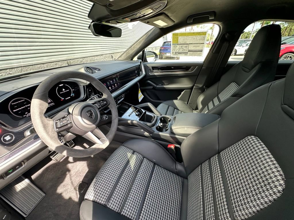 Used 2026 Porsche Cayenne Turbo AWD/4WD image 4