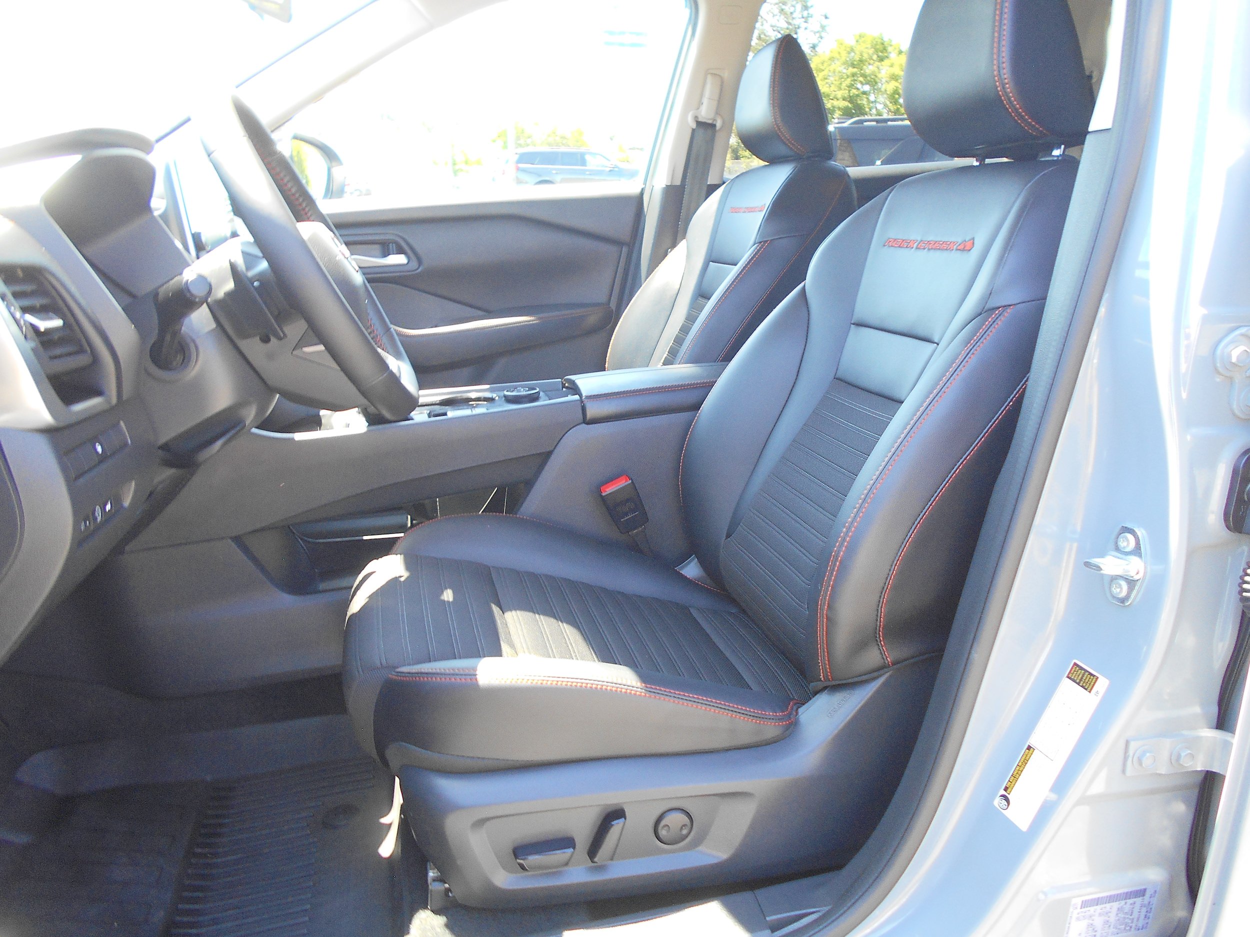 Used 2025 Nissan Rogue SV AWD/4WD image 8