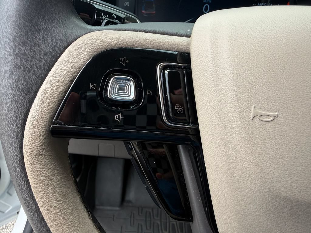 Used 2023 Lincoln Corsair AWD image 23
