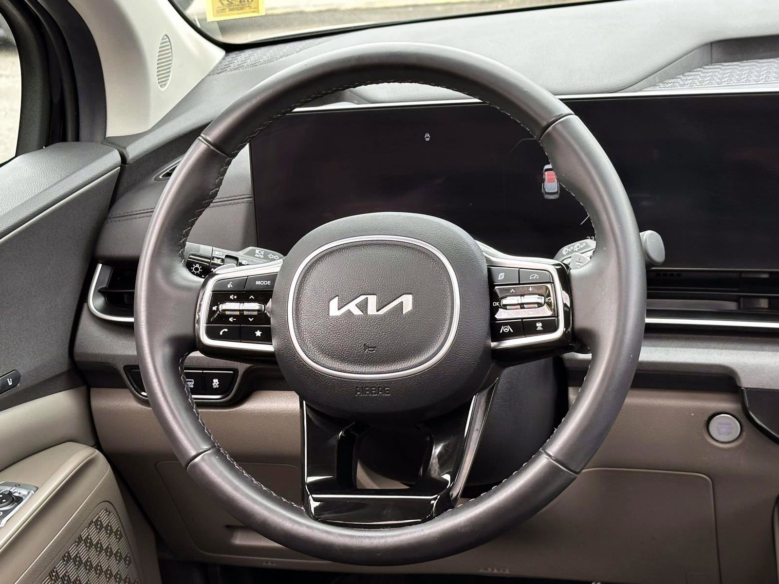 Used 2025 Kia Carnival SX FWD image 19