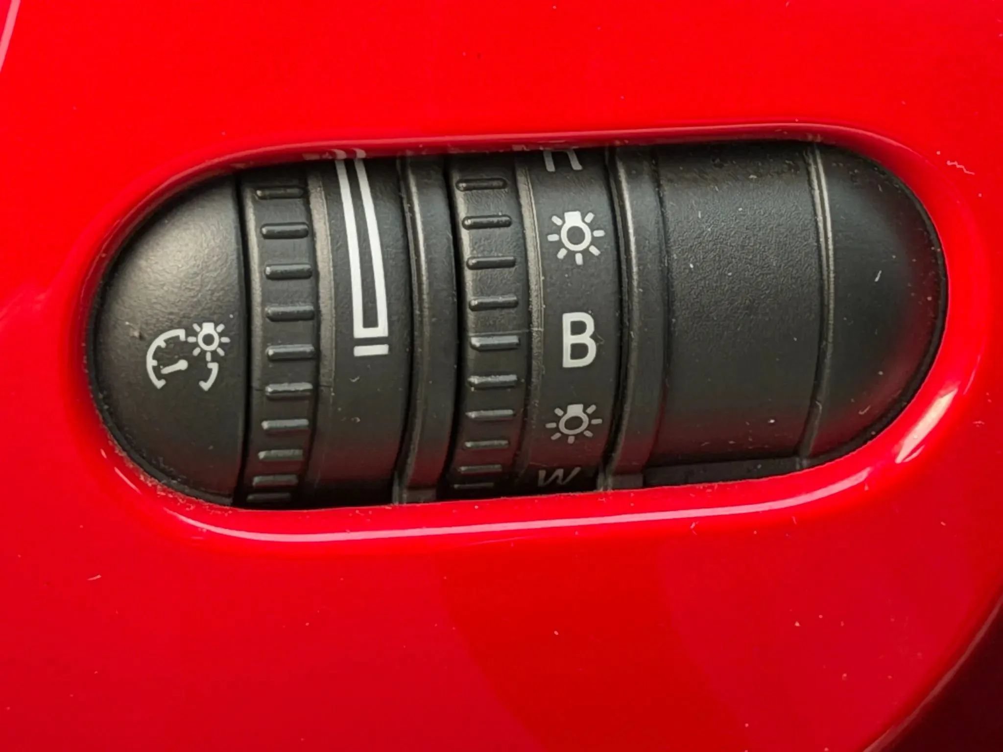 Used 2013 Volkswagen Beetle TDI FWD image 40