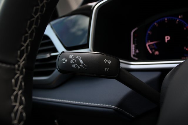 New 2025 Volkswagen Taos SEL image 11