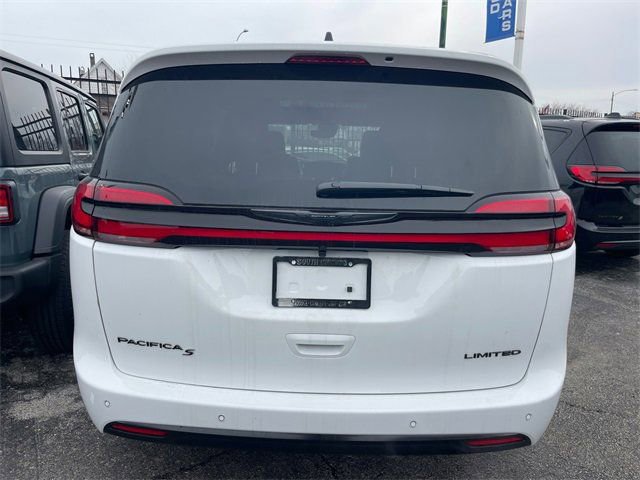 New 2026 Chrysler Pacifica Limited w/ S Appearance Package image 4