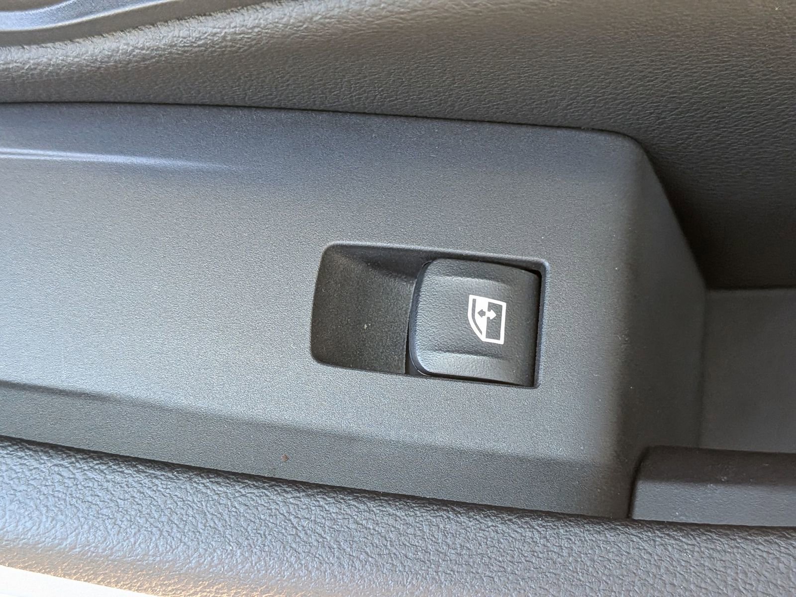 Used 2023 BMW 330i Sedan w/ Driving Assistance Package image 38