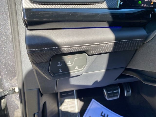 Used 2024 Volkswagen Atlas Cross Sport SEL Premium R-Line image 20