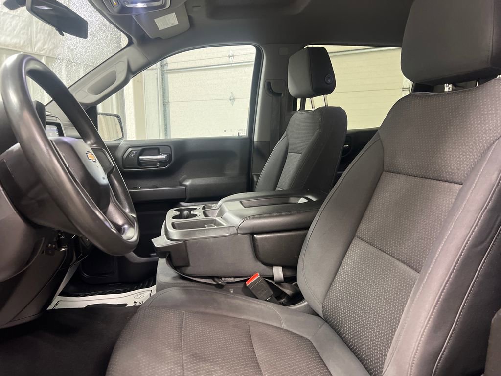 Used 2020 Chevrolet Silverado 1500 Custom w/ Custom Value Package image 4