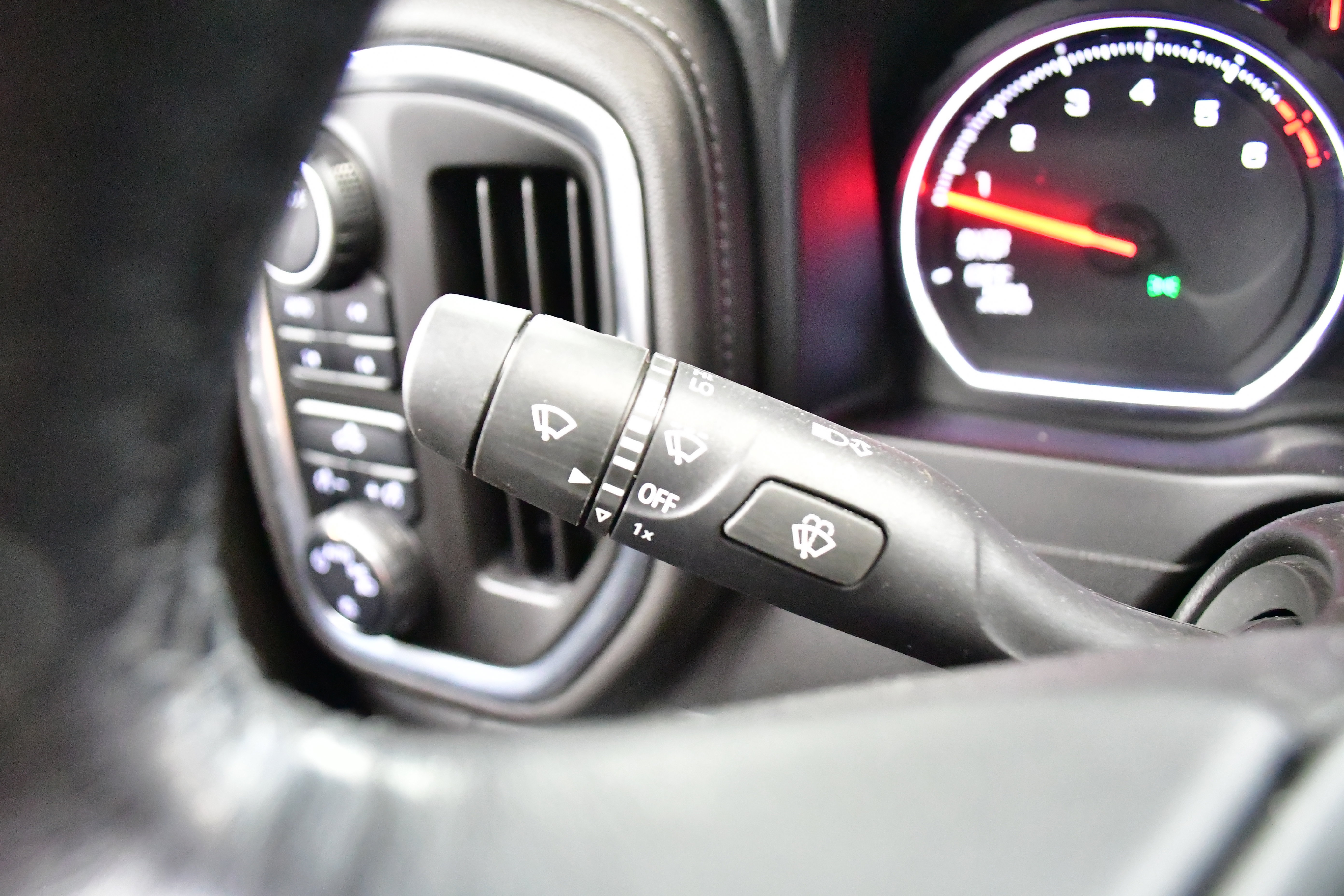 Used 2022 Chevrolet Silverado 1500 LT AWD/4WD image 20