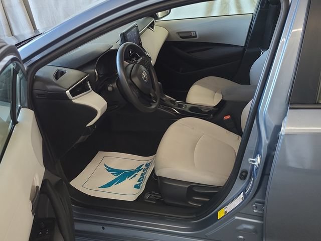 Used 2022 Toyota Corolla LE FWD image 3