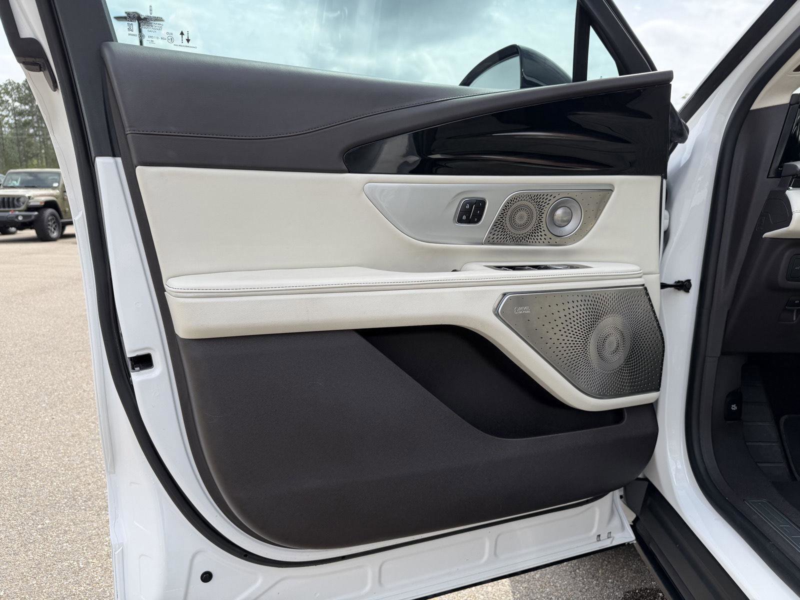 Used 2024 Lincoln Nautilus Black Label image 16