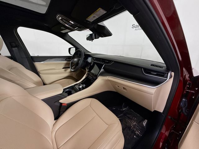 Used 2025 Jeep Grand Cherokee L Limited w/ Luxury Tech Group II RWD image 34