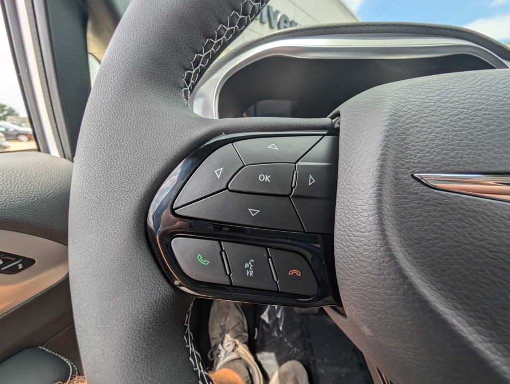 New 2026 Chrysler Pacifica Limited image 22