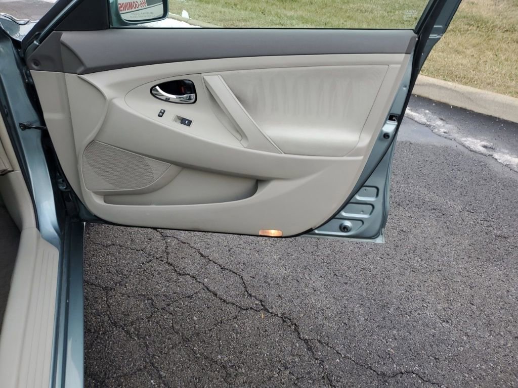 Used 2011 Toyota Camry LE image 28