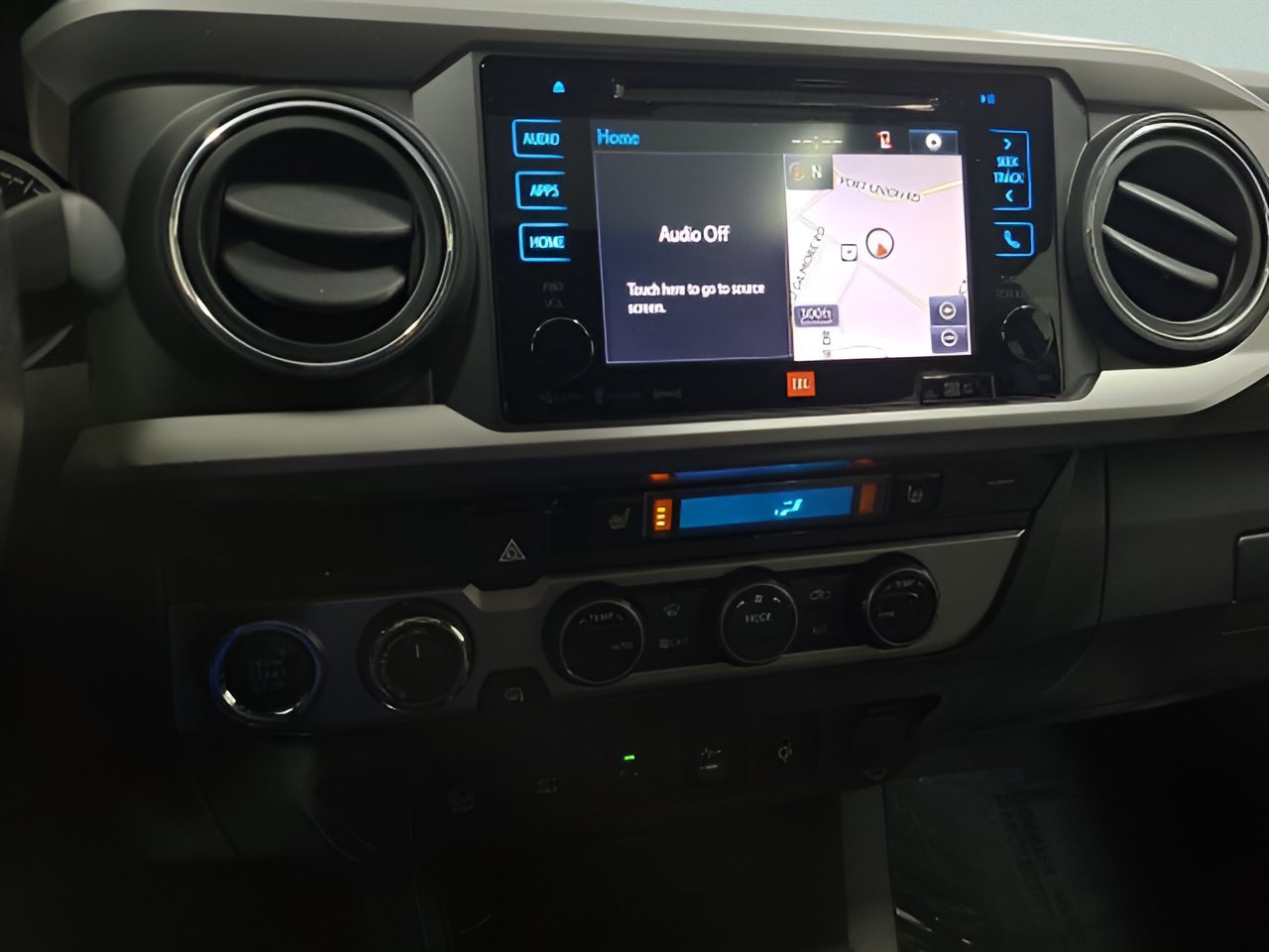 Used 2016 Toyota Tacoma Limited w/ Towing Package AWD/4WD image 31