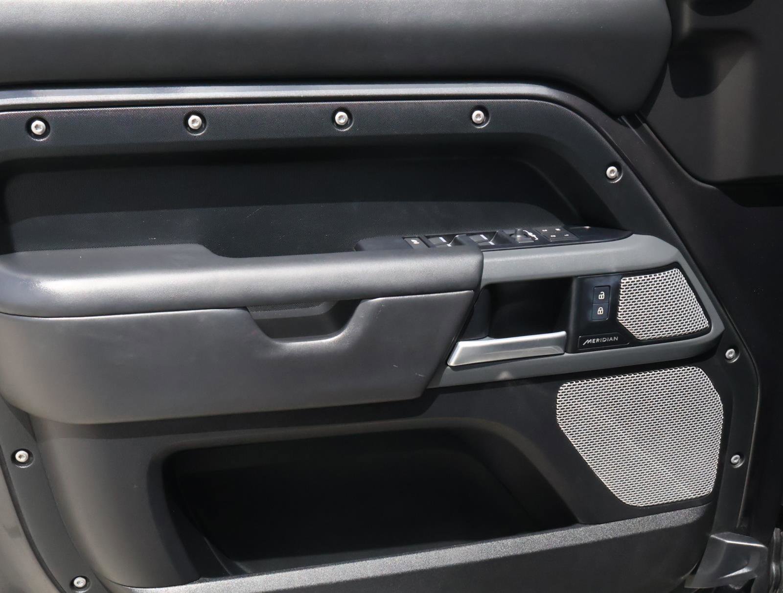 Used 2024 Land Rover Defender 130 X image 16