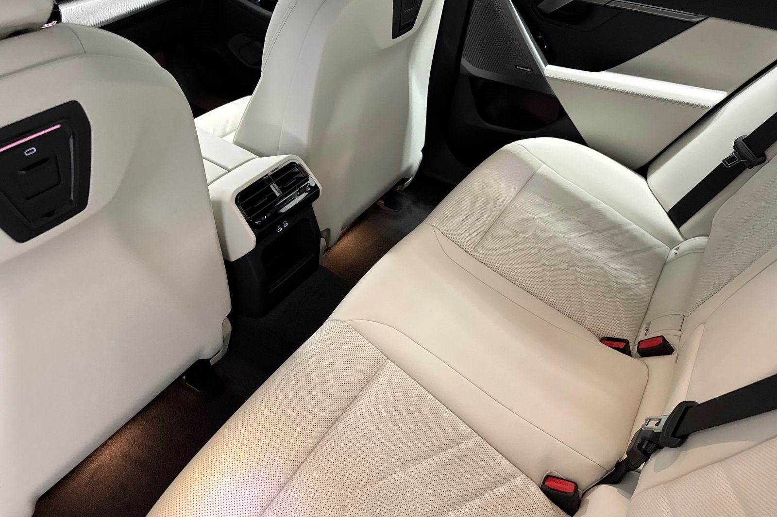 Used 2026 BMW 530i w/ M Sport Package RWD image 22