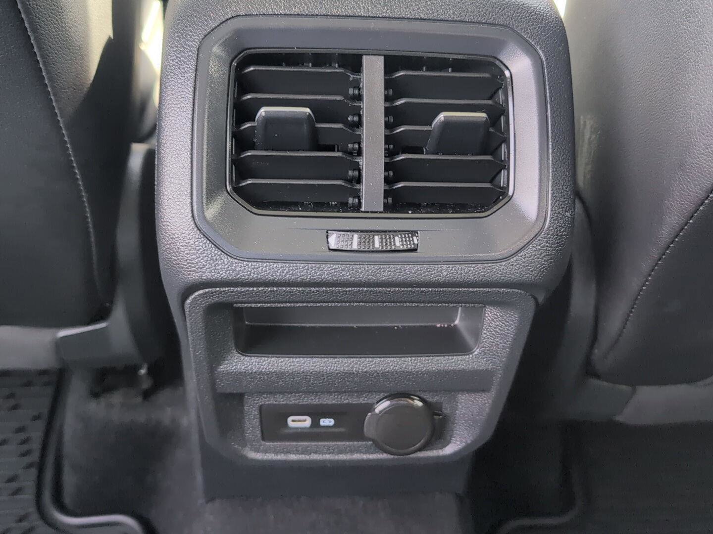 Used 2022 Volkswagen Tiguan SE AWD/4WD image 15