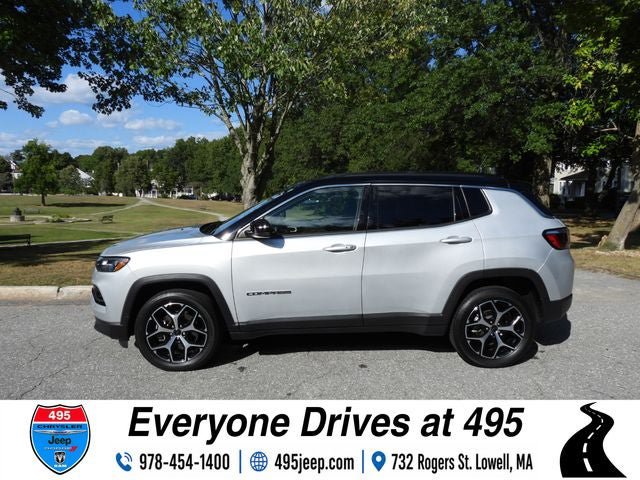 Used 2025 Jeep Compass Limited AWD/4WD image 2
