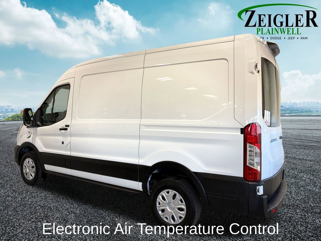 Used 2023 Ford E-Transit Medium Roof image 5