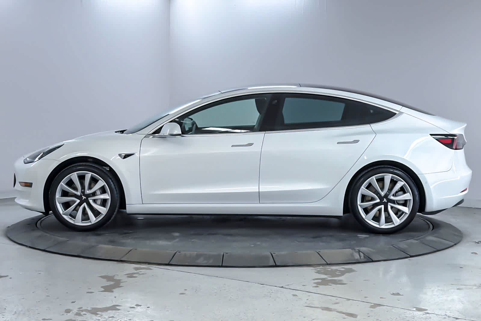 Used 2018 Tesla Model 3 Long Range RWD image 5