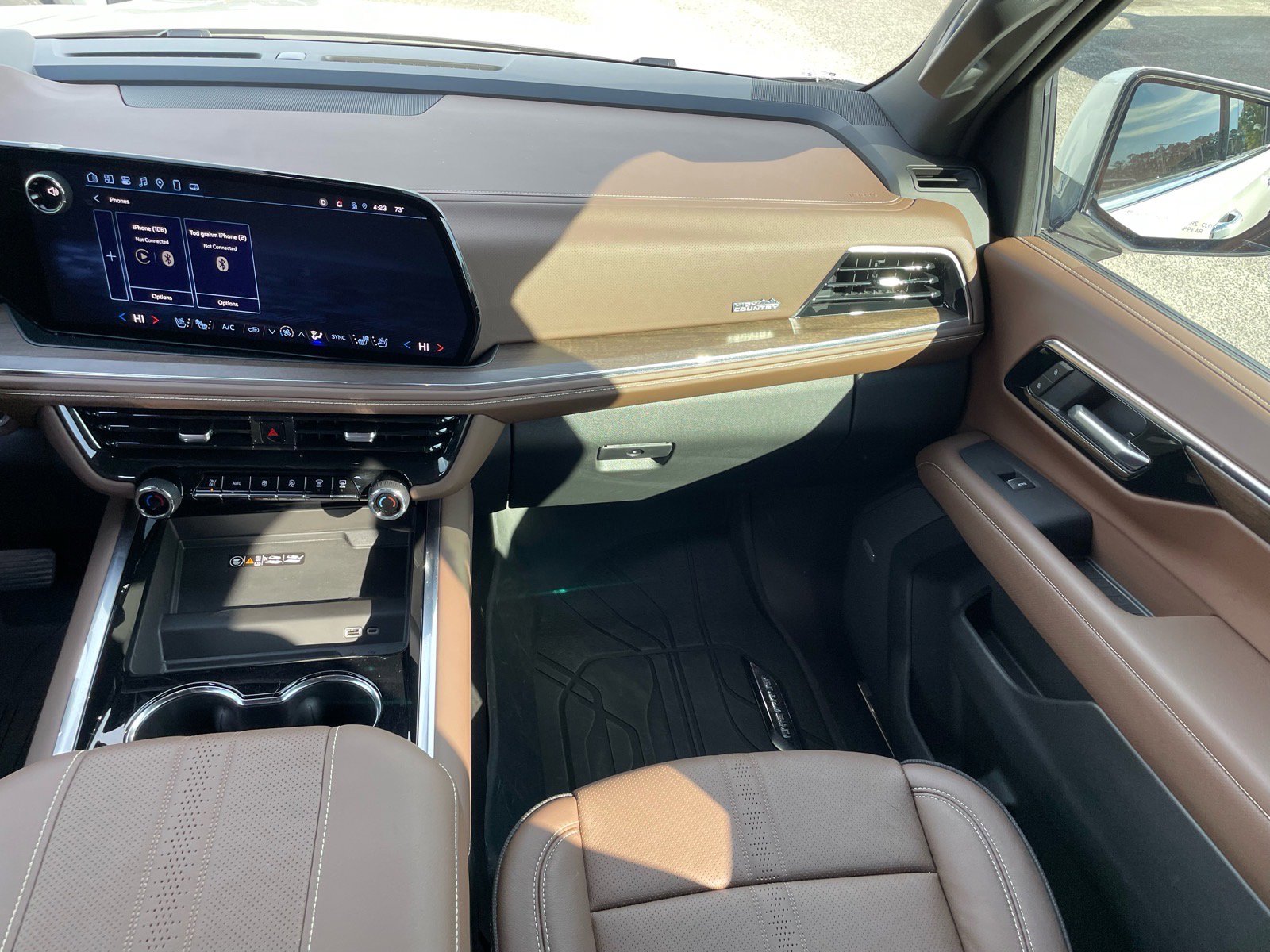 Used 2025 Chevrolet Suburban High Country image 6