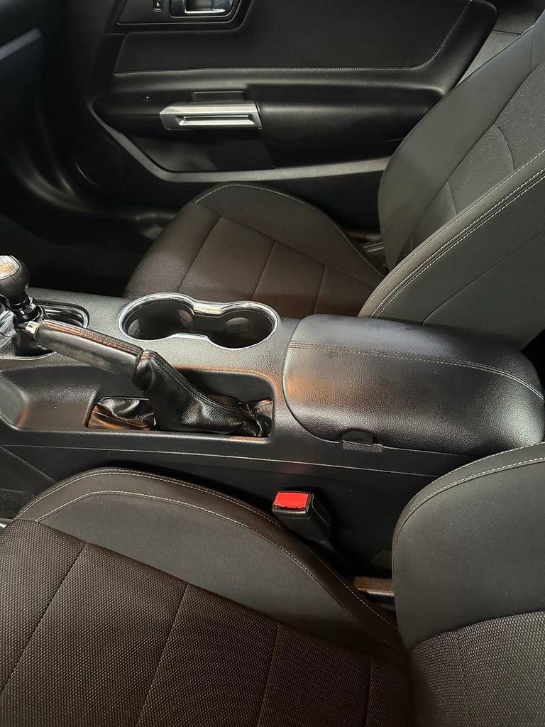 Used 2015 Ford Mustang Coupe RWD image 18