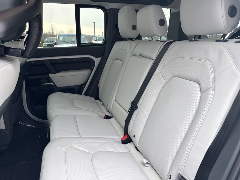 New 2026 Land Rover Defender 110 X-Dynamic SE image 13