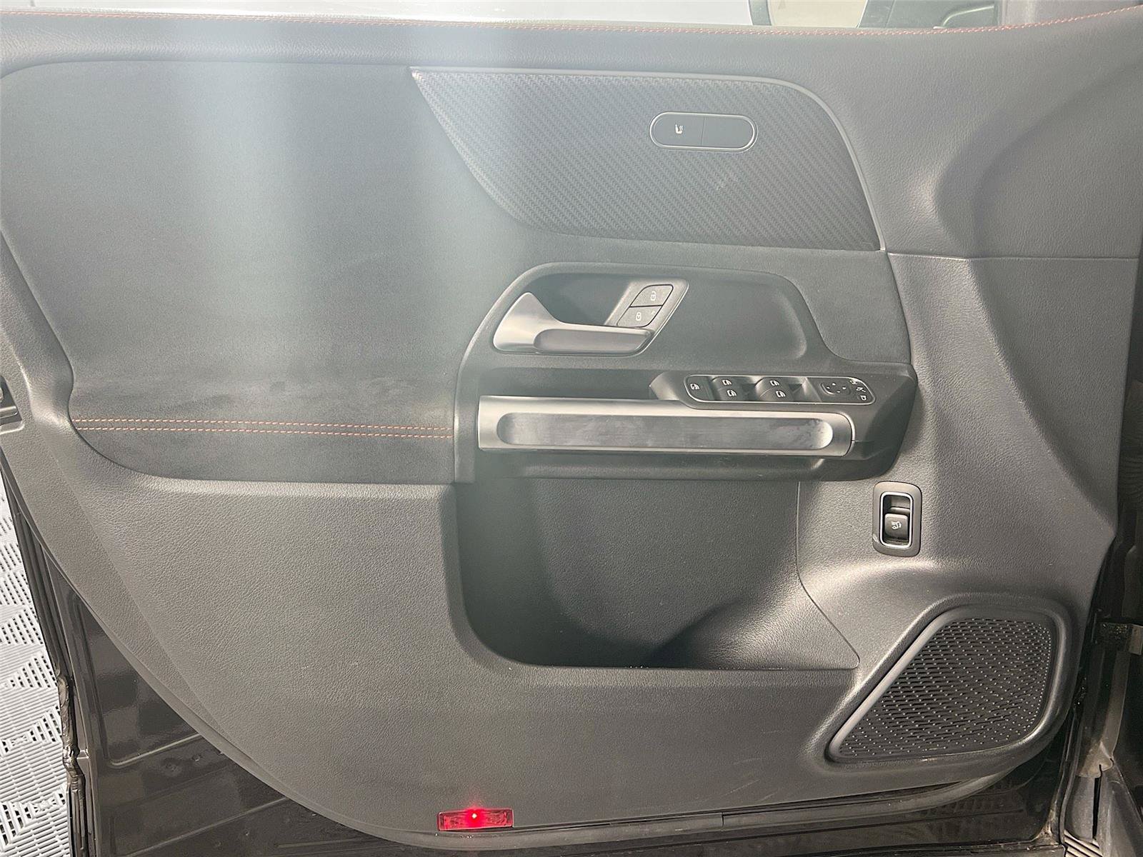 Used 2022 Mercedes-Benz GLB 250 4MATIC image 18
