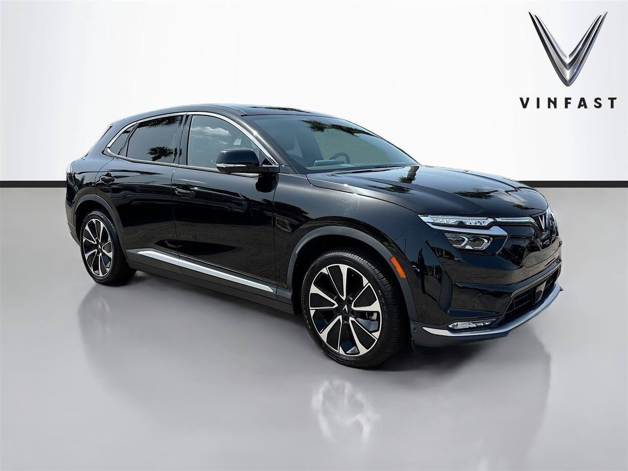 New 2025 VinFast VF 8 Plus AWD/4WD image 1