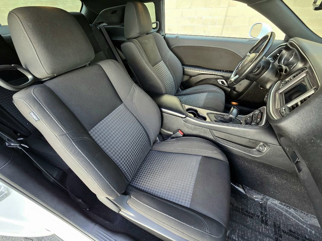 Used 2022 Dodge Challenger SXT image 33