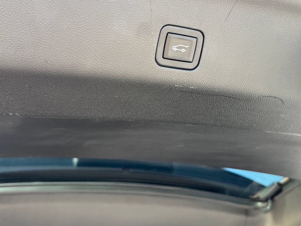Used 2023 GMC Yukon Denali AWD/4WD image 15