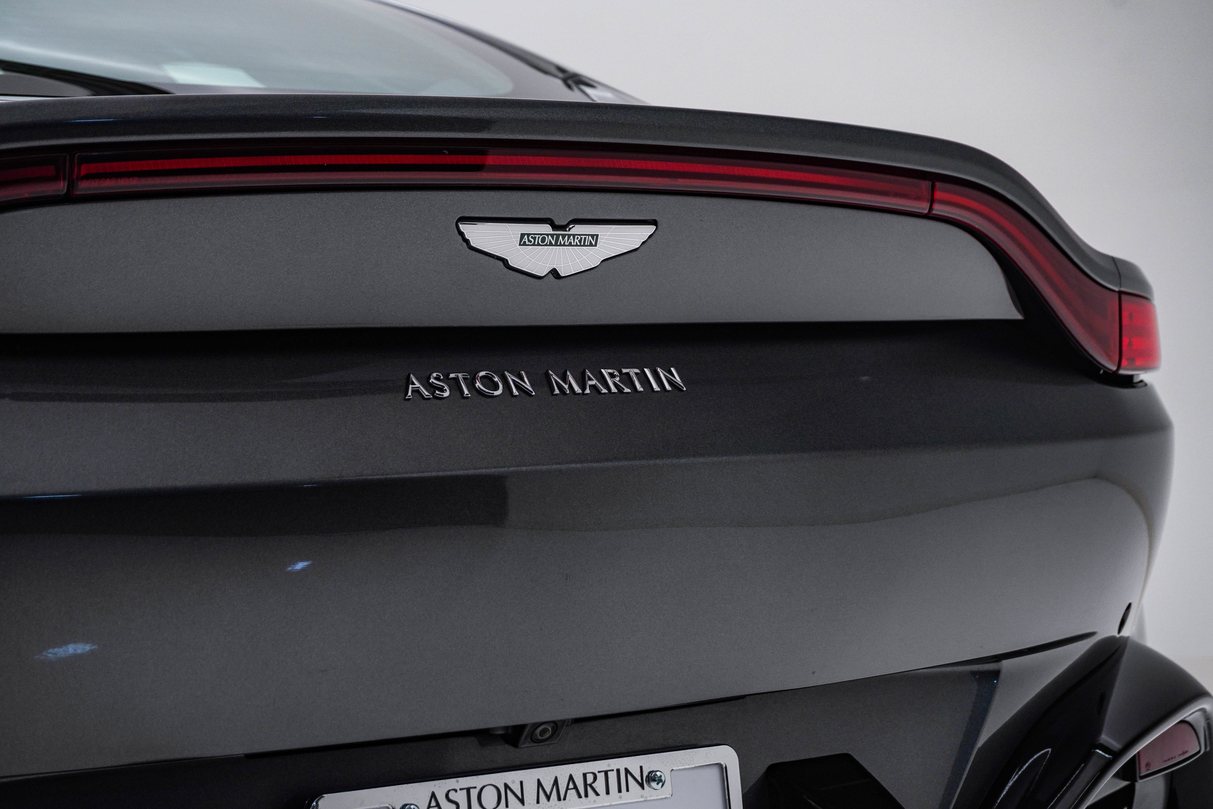 Used 2019 Aston Martin V8 Vantage Coupe RWD image 12