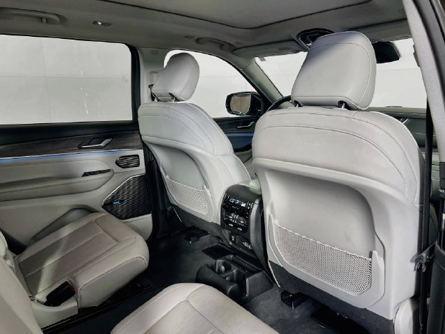 Used 2022 Jeep Grand Cherokee L Overland AWD/4WD image 22