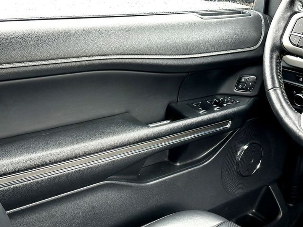 Used 2024 Ford Expedition XLT RWD image 28