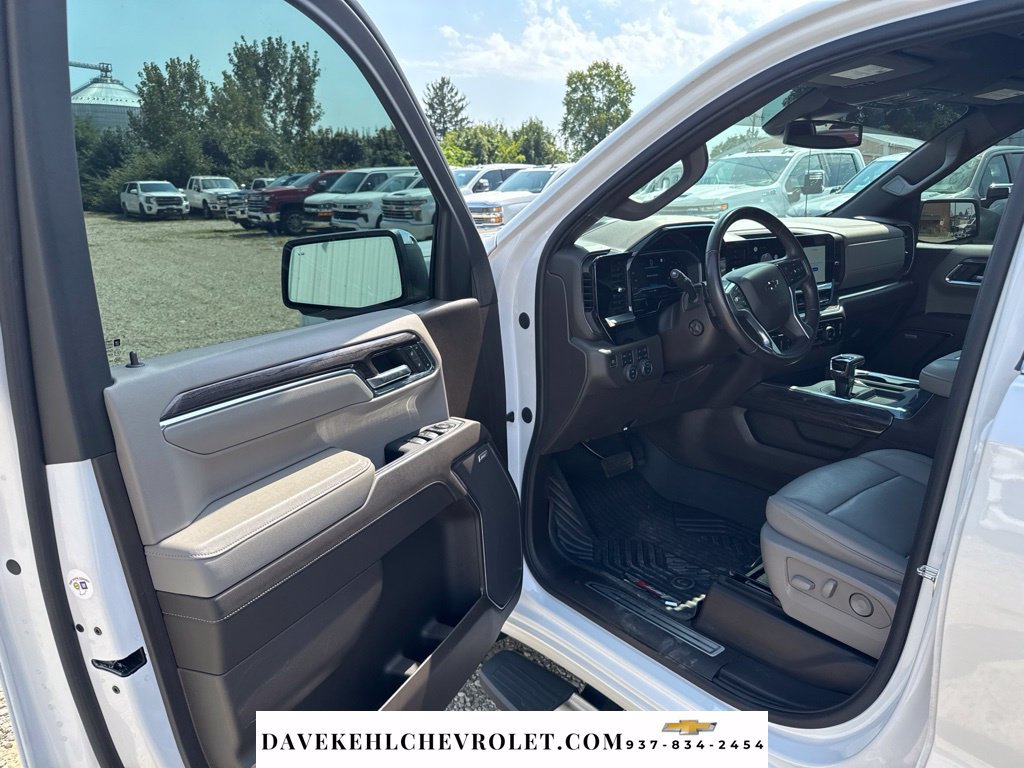 Used 2022 Chevrolet Silverado 1500 LTZ w/ LTZ Premium Package AWD/4WD image 15