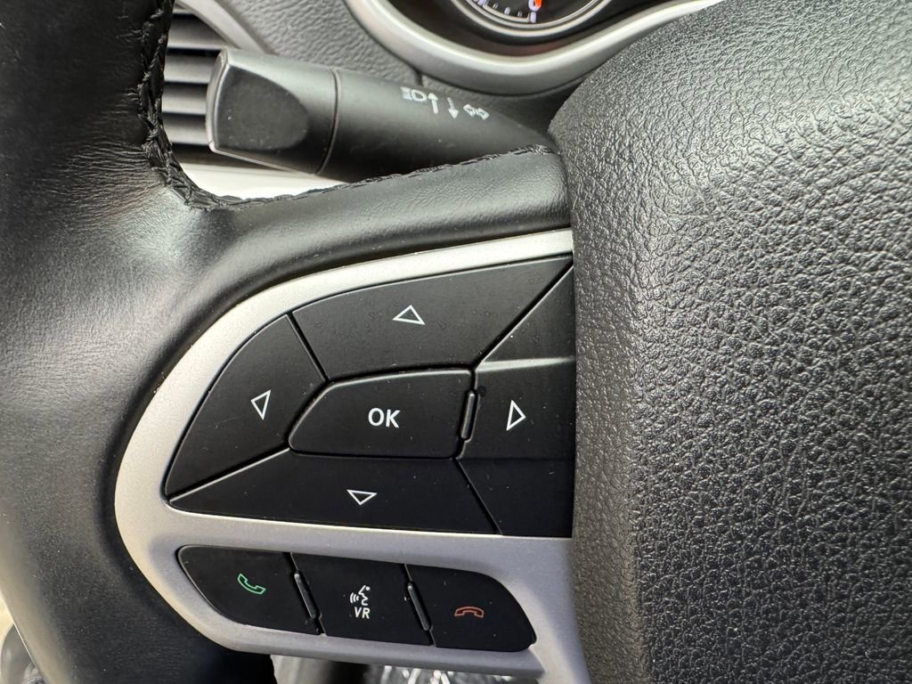 Used 2018 Jeep Cherokee Latitude Plus AWD/4WD image 14